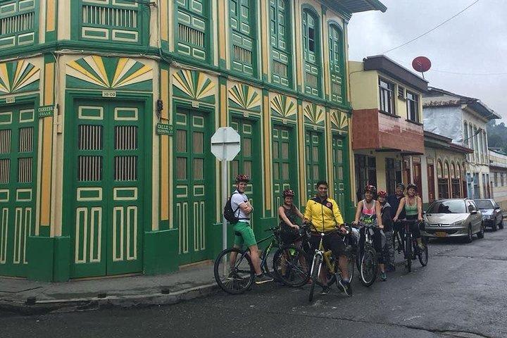 Passeio cultural de bicicleta pelo café