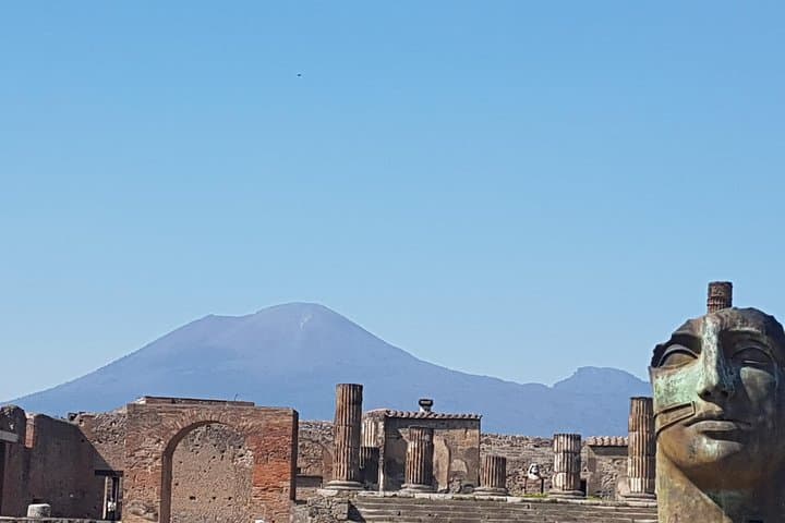 Pompeii and Naples from Rome: Small Group Day Tour with Lunch