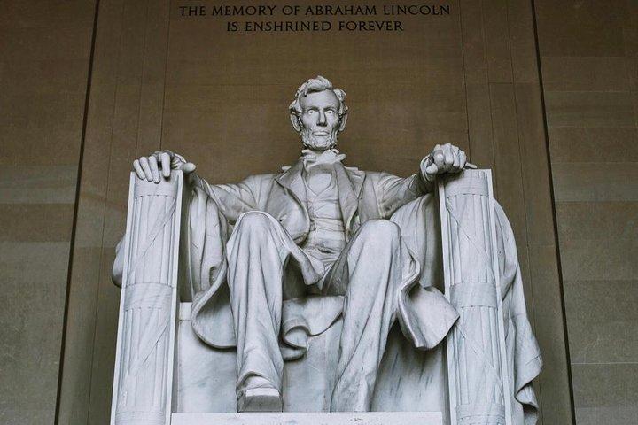 Small Group National Mall Tour with Washington Monument