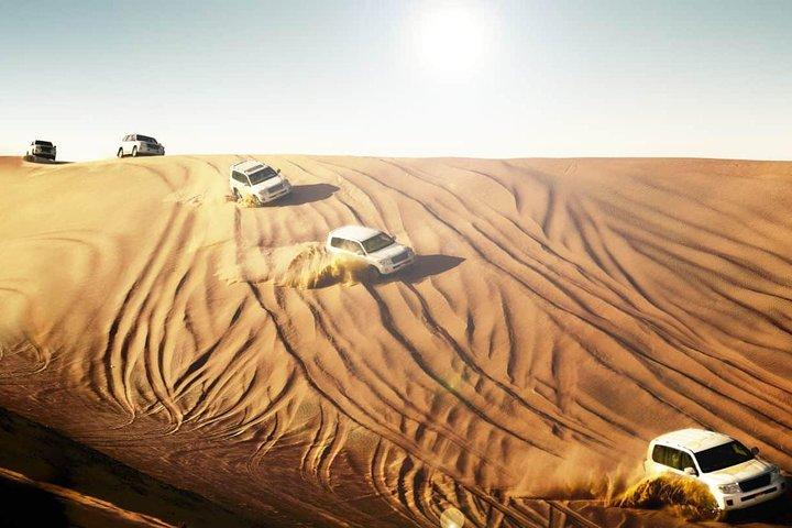 Dubai Desert Safari avec dîner barbecue, balade en chameau, danse du ventre et sandboard