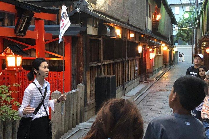 Excursão a pé pela noite de Gion