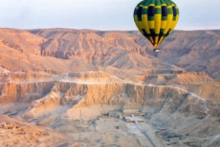 Luxor : Flying on Hot Air Balloon for Sunrise