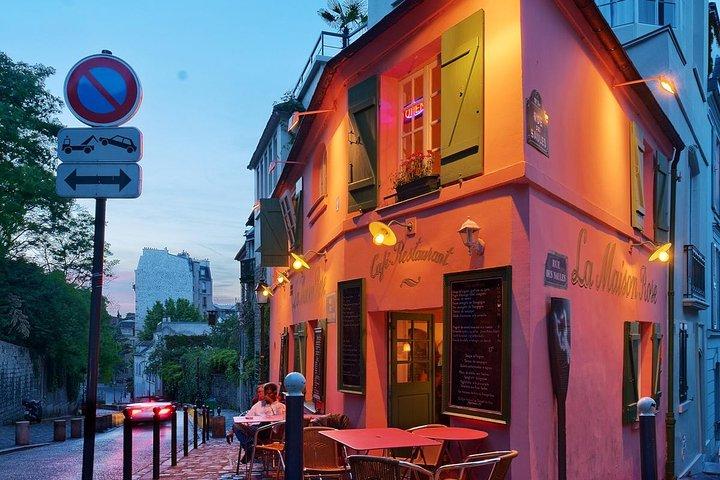 Montmartre från Moulin Rouge till Sacré Coeur Night Tour med ett glas champagne
