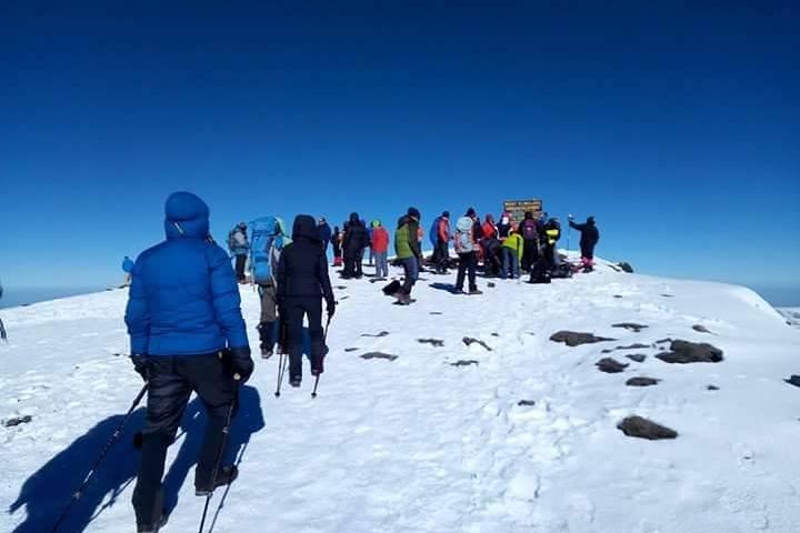 5日間ナルモールを経由してケニア山を登る冒険