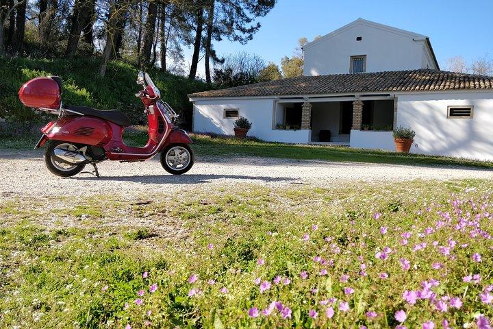 Saboreie os sabores da excursão de scooter Vespa de Corfu