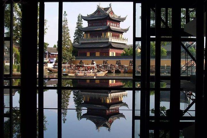 Excursão Privada em Zhujiajiao e Show Acrobático em Xangai