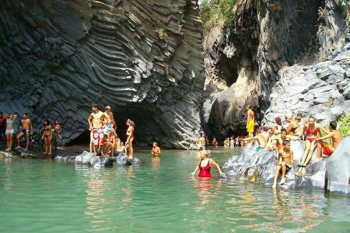 Private Tour durch Gole Alcantara mit Bio-Mittagessen in "Trattoria"