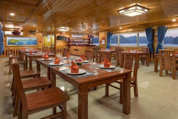 Overnachting Cruise Lan Ha Bay - Ha Long Bay Cruise met kajakken, zwemmen, ...