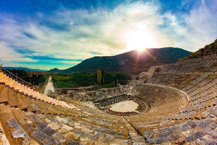 2 Days Ephesus and Pamukkale Tour from Istanbul (with 4-star hotel and ✈)
