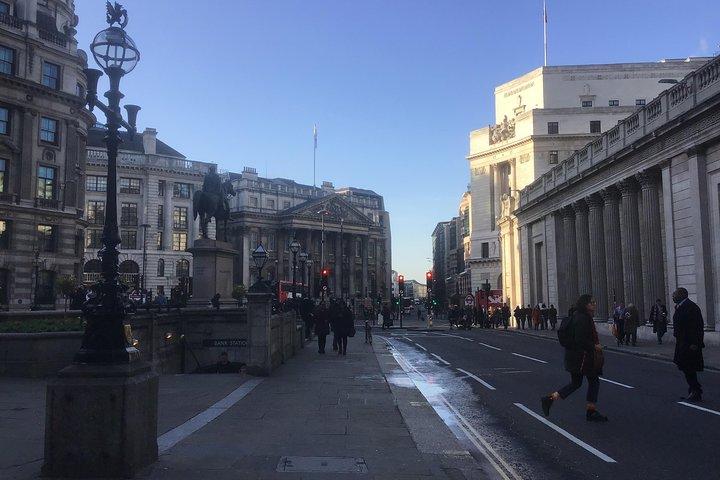 ロンドン旧市街の秘密の路地の幽霊
