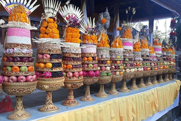 Batur Tirta Empul山と観光ツアーを含む終日ウブドビレッジ