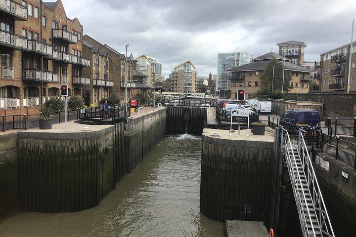 Passeio histórico de East Londons Wapping Docks e seus famosos pubs