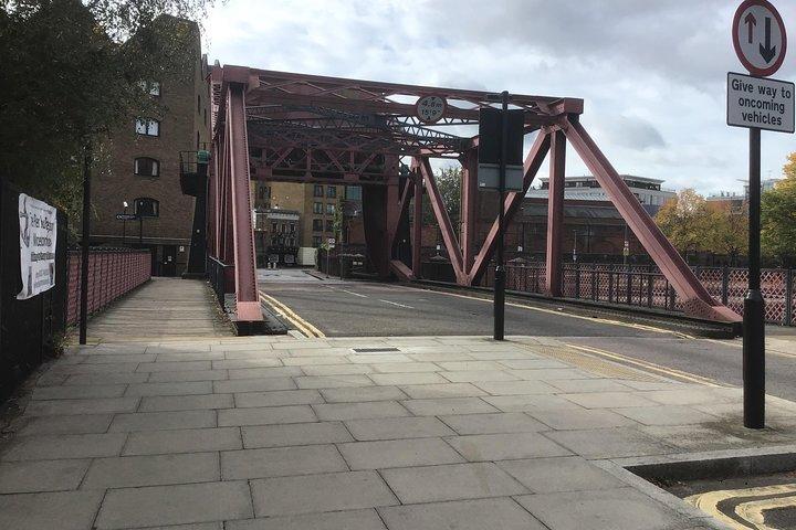 Passeio histórico de East Londons Wapping Docks e seus famosos pubs