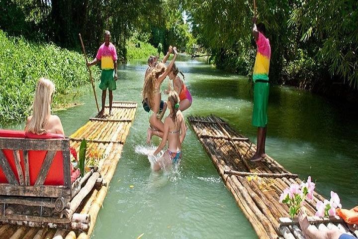 Private Shuttle de ida e volta para Martha Brae de Montego Bay