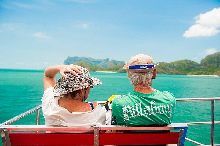 Angthong Marine Parkでブルースターズカヤックアドベンチャー