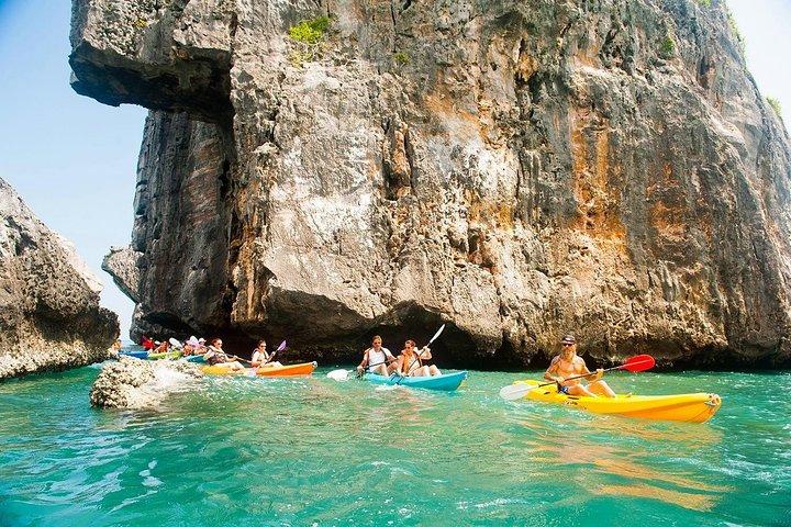 Blue Stars Kajak Adventure i Angthong Marine Park