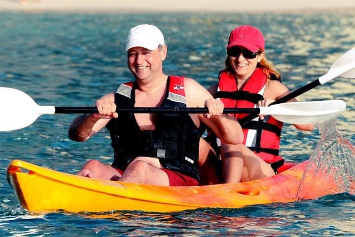Kayak nell'isola di Al Marjan