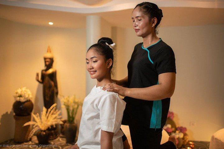 Traditionele Khmer-massage is een uiterst ontspannende behandeling waarbij geen olie wordt gebruikt.