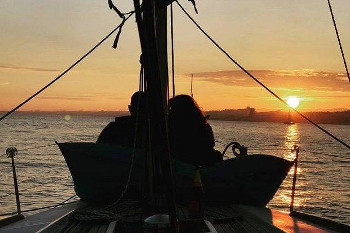 Excursion en voilier au coucher du soleil sur le fleuve Tage