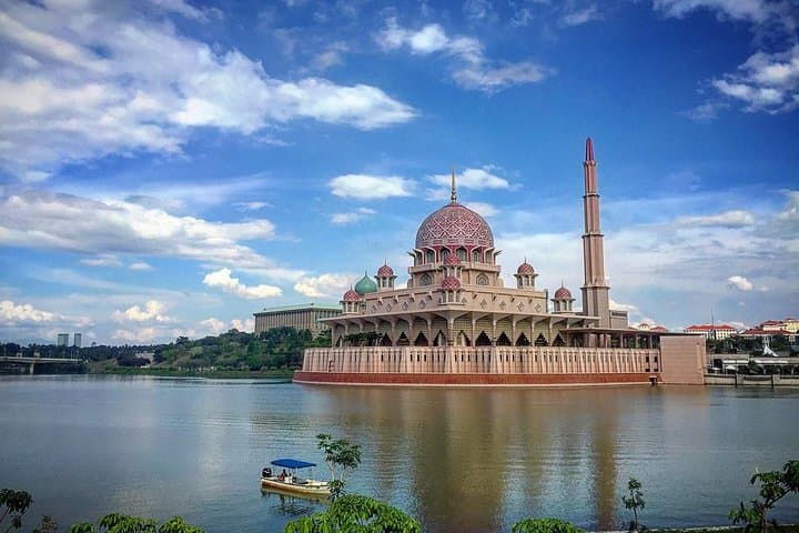 Batu Caves & Putrajaya: Iconic Architecture & Scenic Lake Cruise