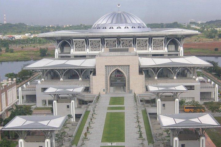 Explora Putrajaya : Iconic Landmarks & Lake Cruise Experience