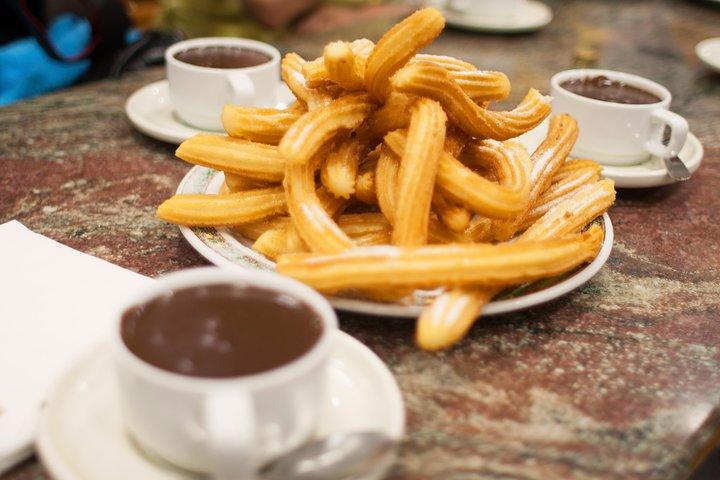 トレンドの味：食べ物と飲み物の試飲を含むミラフローレス ウォーキング ツアー