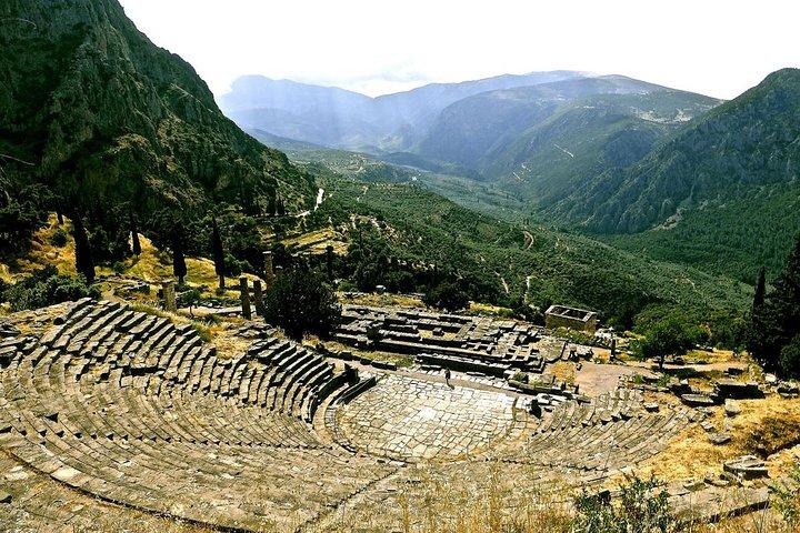 Tour privato di un giorno DELPHI PIÙ escursionismo, ciclismo o degustazione di olive