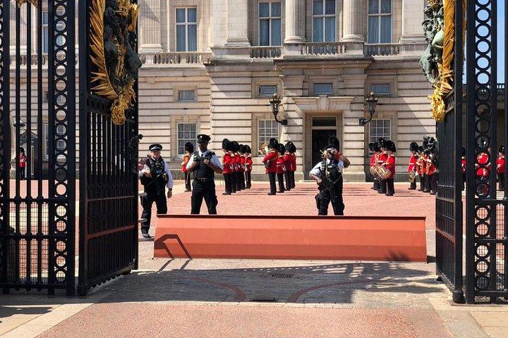 Combiticket: Westminster Walking Tour, River Cruise & The Shard
