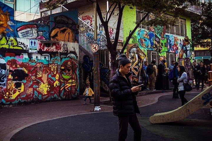 Hongdae Walking Tour: Private & Personalized with a Local Guide