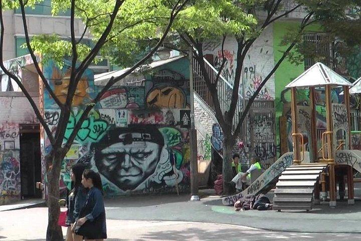 Hongdae Walking Tour: Private & Personalized with a Local Guide