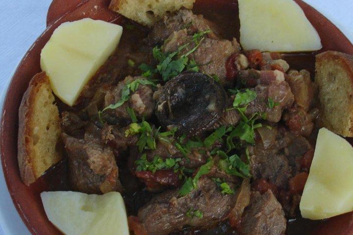 アルガルヴェワインツアーとシルヴェスでのランチ、または街の観光