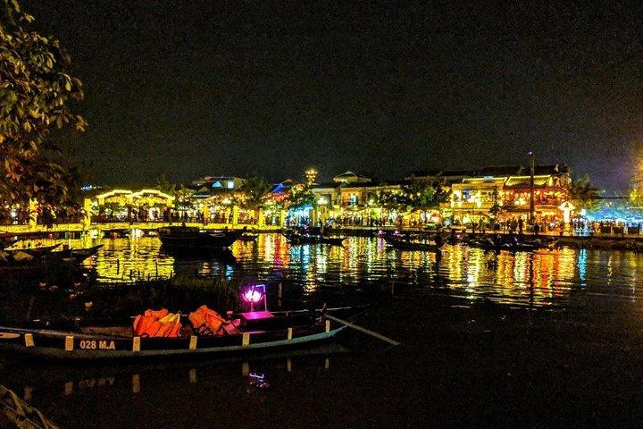 Hoi An nattmarknad med Hoi en vandringstur, Färgglada lyktor, Båttur