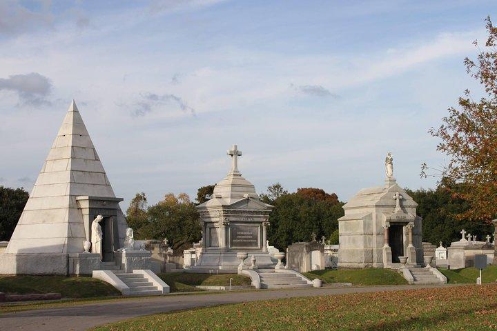Save Our Cemeteriesによる歴史的メタリー墓地ウォーキングツアー