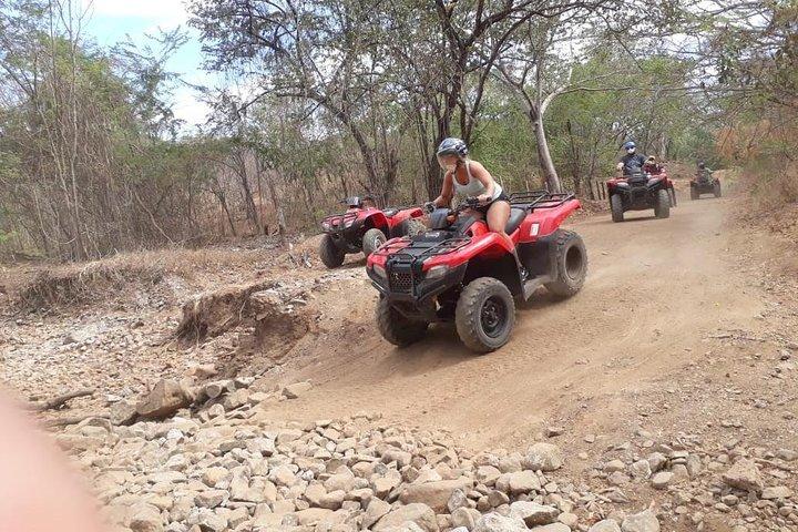 タマリンド発 ATV とキャノピー ジップライン ツアー