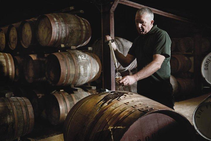 Excursión de un día a los lagos, los valles y el whisky de las Tierras Altas con entrada incluida