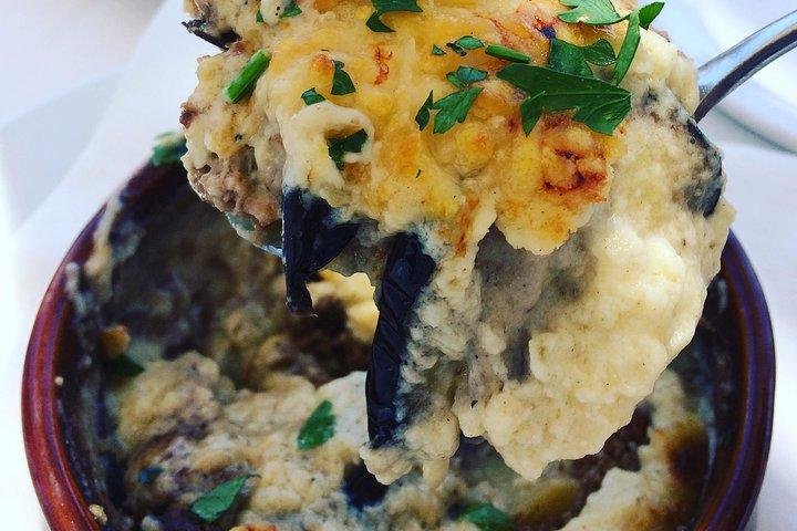 サントリーニ フード ツアー: フィラ半日小グループ ツアー (試食付き)