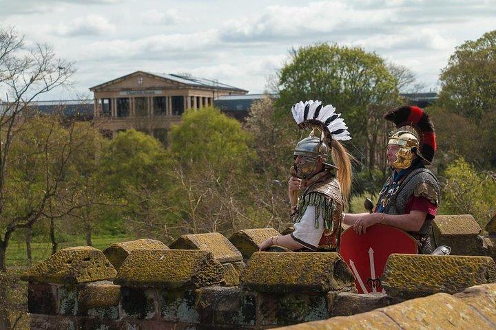Fascinerande promenadturer från Roman Chester med en äkta romersk soldat