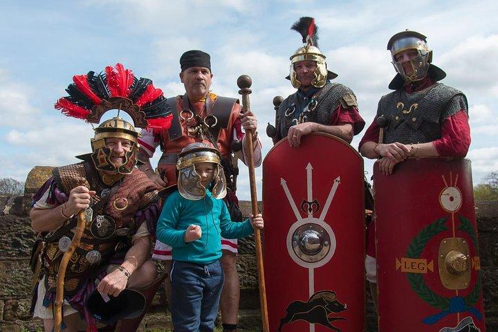 Fascinerande promenadturer från Roman Chester med en äkta romersk soldat