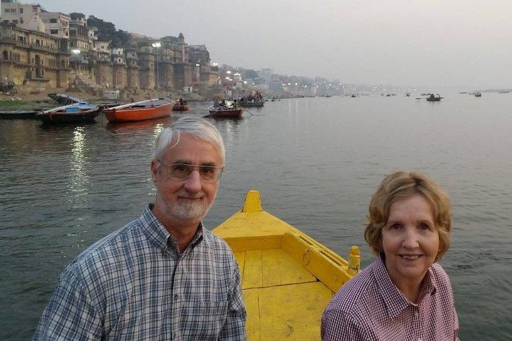 Tour privato di Varanasi con auto e guida turistica
