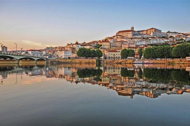 Private Transfer LISBON/PORTO w.guided stops-Vælg 2 fr.the liste