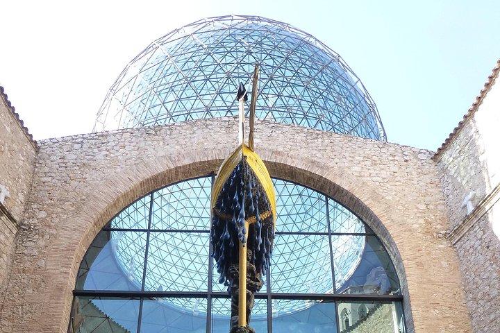 Excursão privada de 6 horas ao Museu Dali em Figueras saindo de Barcelona com embarque no hotel