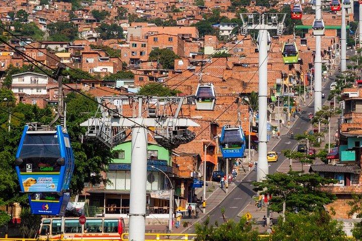 Pablo and Comuna 13 with Cable Car