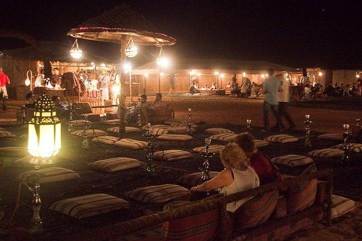 Sun Downer Desert Safari com Trekking Camel, churrasco e jantar buffet