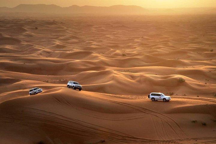 Sun Downer Desert Safari com Trekking Camel, churrasco e jantar buffet