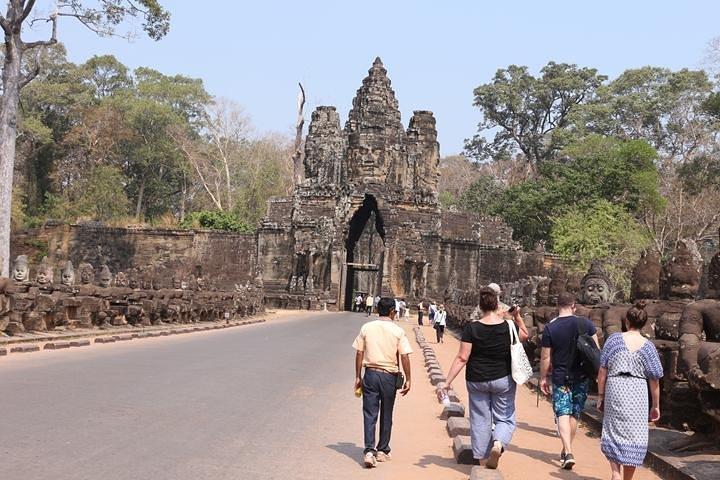 Angkor Wat highlight Tour From Sunrise -Small Group