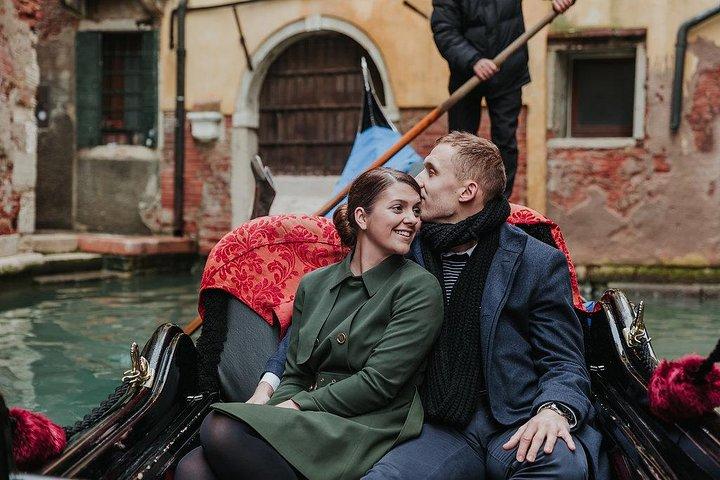 Sesión de fotos privada en Venecia con paseo en góndola