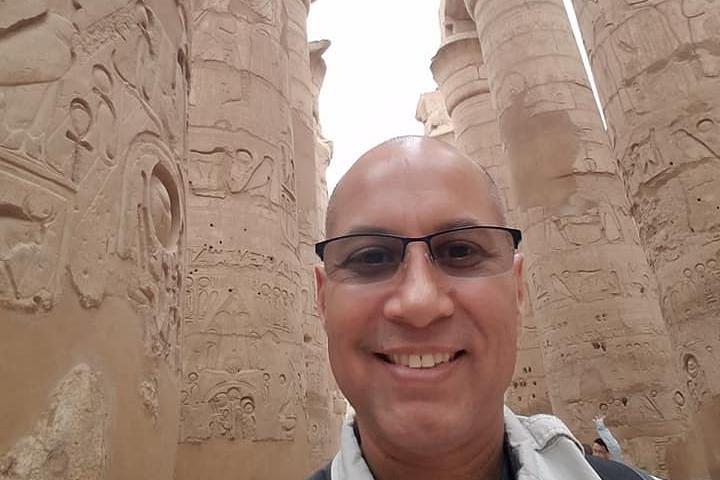 viagem noturna para a cidade de luxor do Cairo em voo doméstico de ida e volta inclui hotel