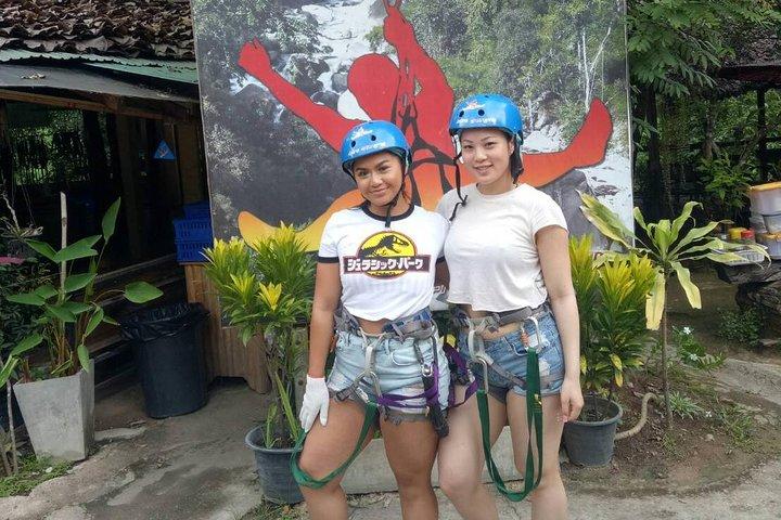 Randonnée et visite privée de tyrolienne au départ de Chiang Mai + village karen