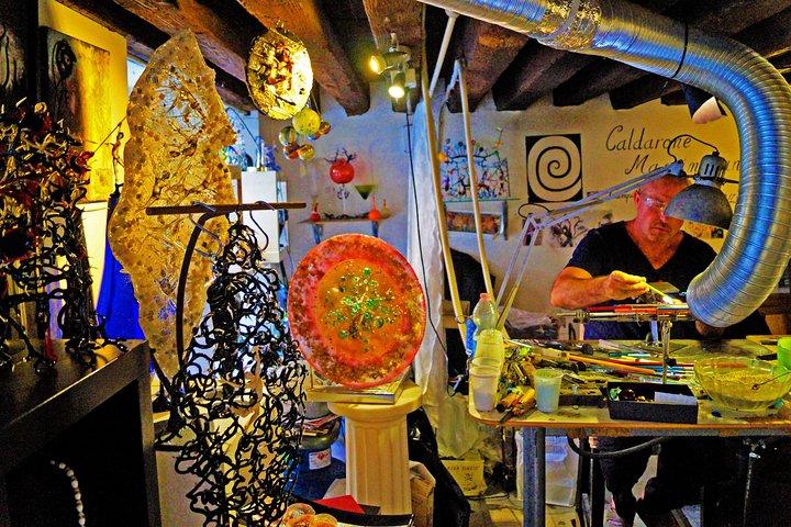 ガラスのアートワークを作成する: ヴェネツィアの地元の職人とのプライベート レッスン