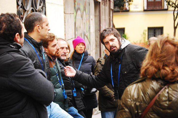 Tour privado a pie de medio día por la historia y leyendas de Madrid con recogida en el hotel